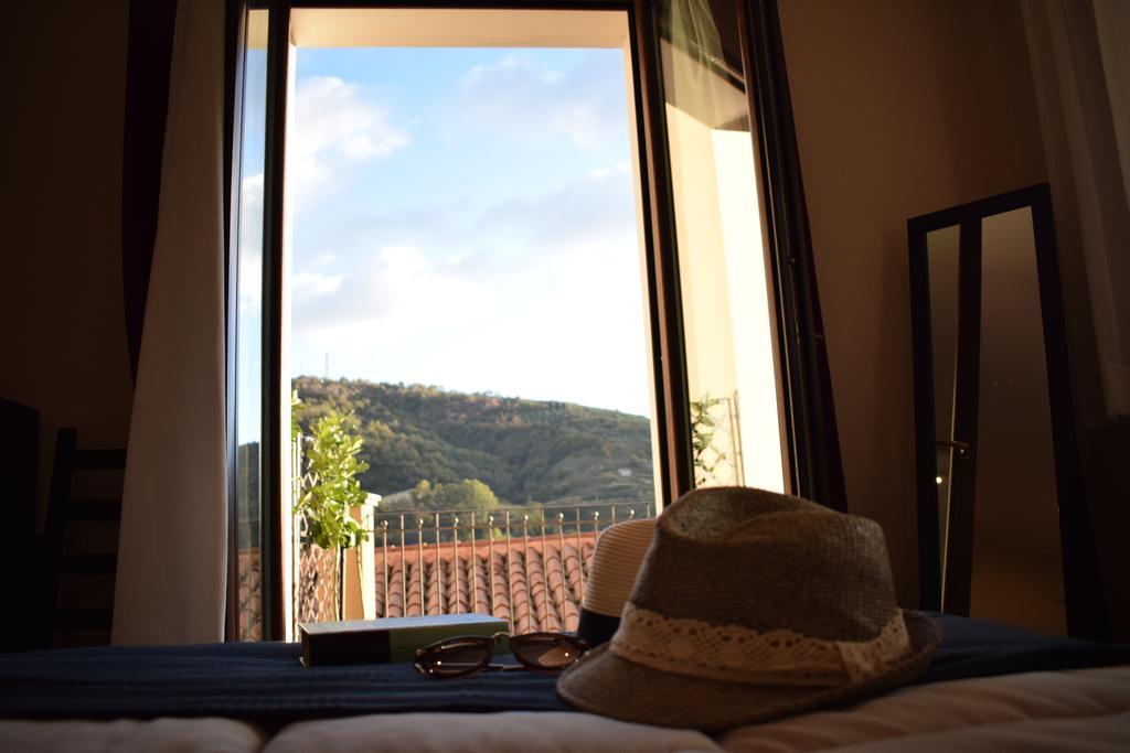 Cento Tari' Guest House Castiglione De Sicilia Bagian luar foto