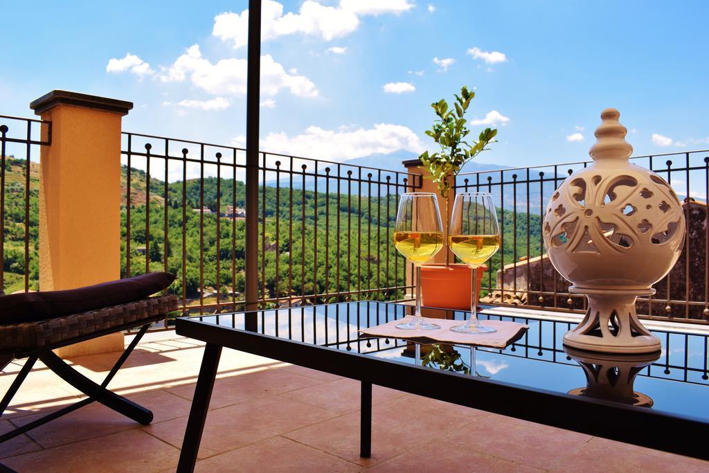 Cento Tari' Guest House Castiglione De Sicilia Bagian luar foto